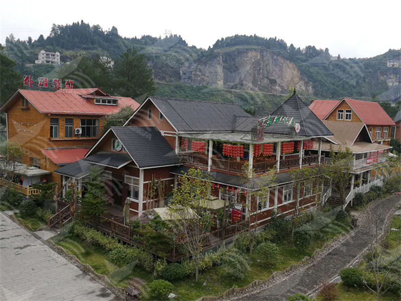 选择岳阳合成树脂瓦，为南方屋顶雨季防水护航